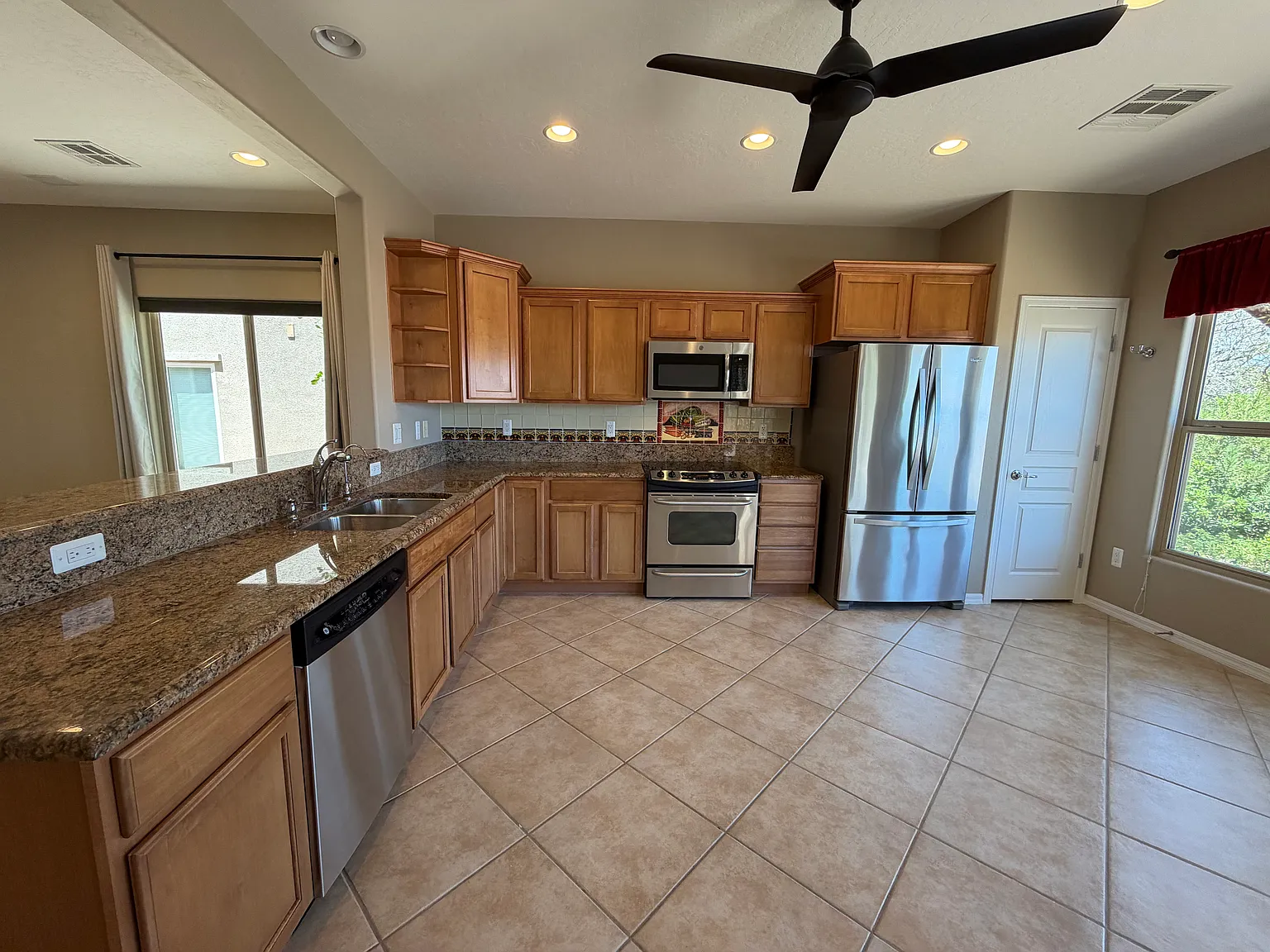 2 bed, 1451 sqft, $1,980 — Photo 3