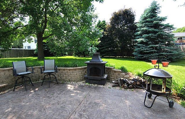 2nd image of 1009 N Cambridge Ct
