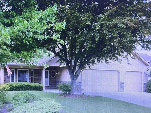9023 Nantwick Rdg, Minneapolis, MN 55443