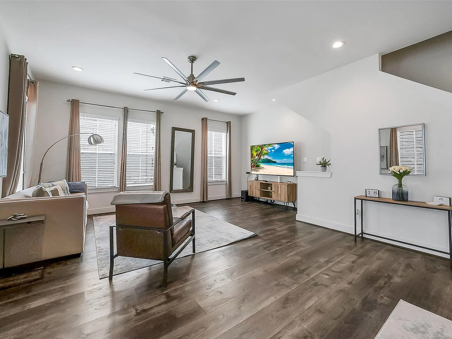 3 bed, 3.5 bath, 1820 sqft, $2,800 — Photo 4