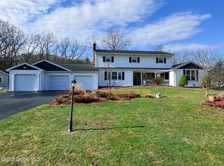 11 Appletree Ln, Clifton Park, NY