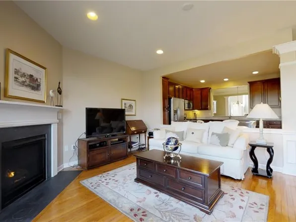 15 Mystic Dr, South Kingstown, RI 02879