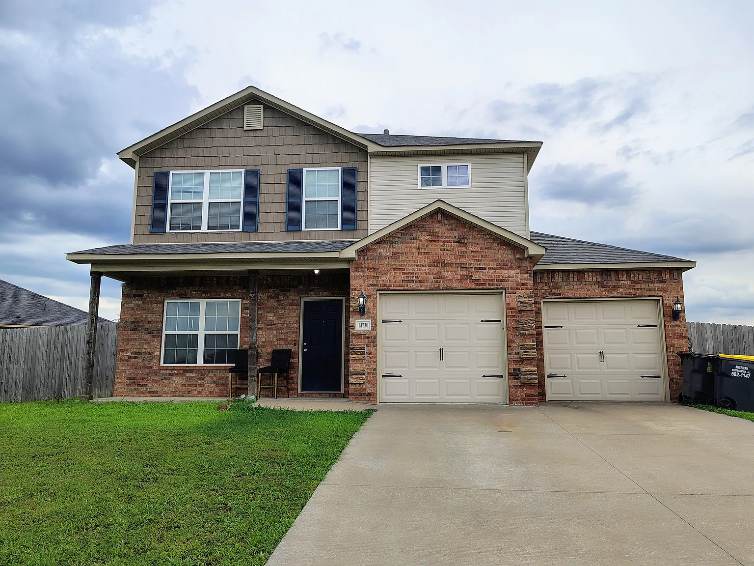 3 bed, 2.5 bath, 1922 sqft, $2,100 — Photo 1