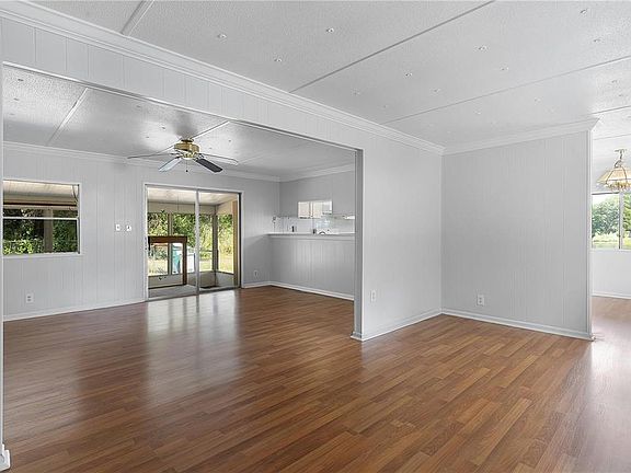 5th image of 302 Ivanhoe Cir