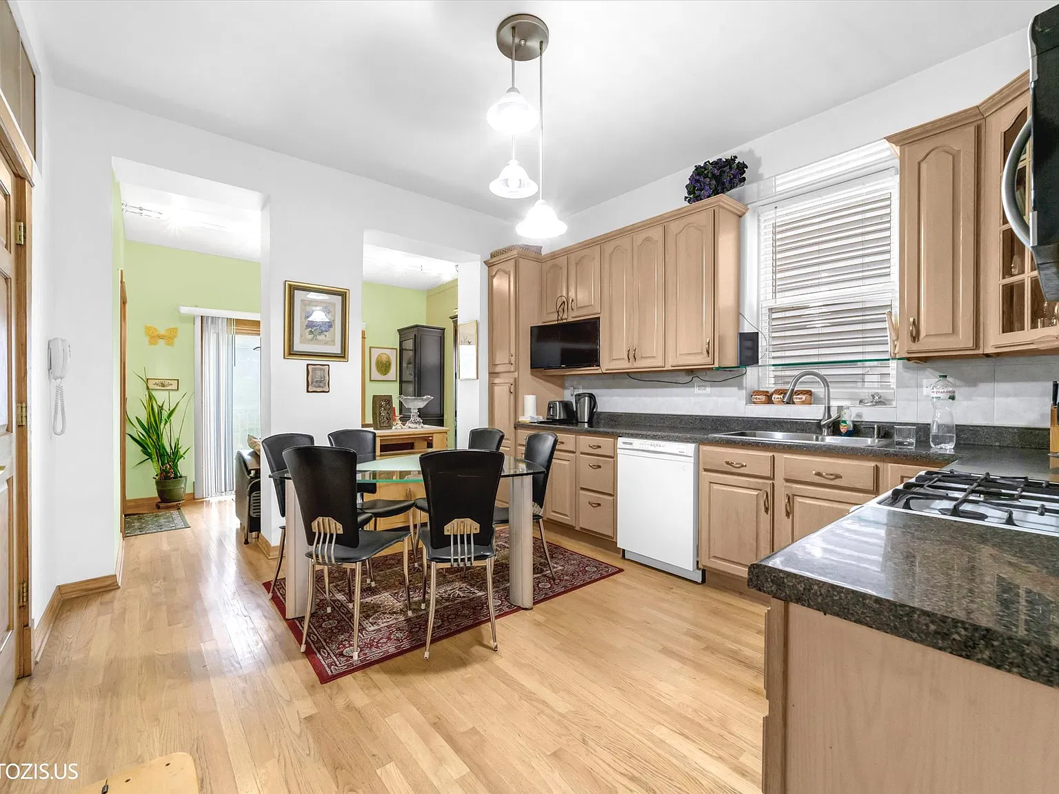 3 bed, 1550 sqft, $3,950 — Photo 3