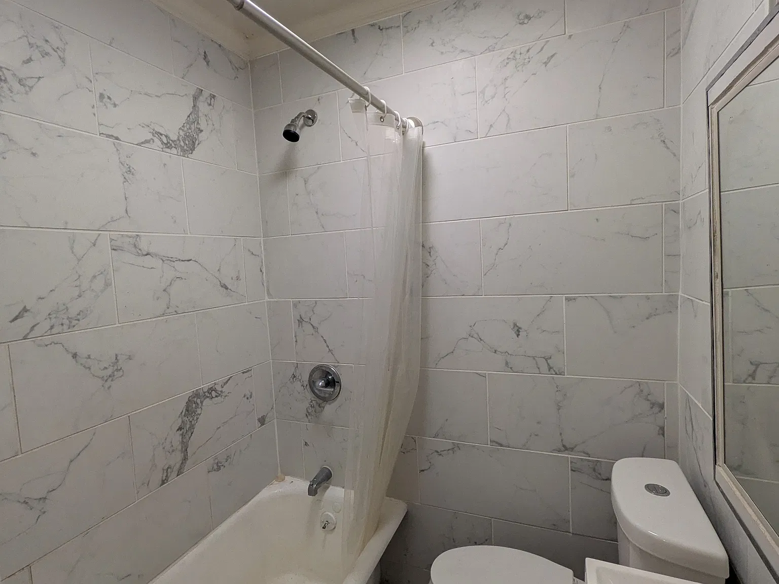 1 bed, 1.5 bath, 600 sqft, $900 — Photo 3