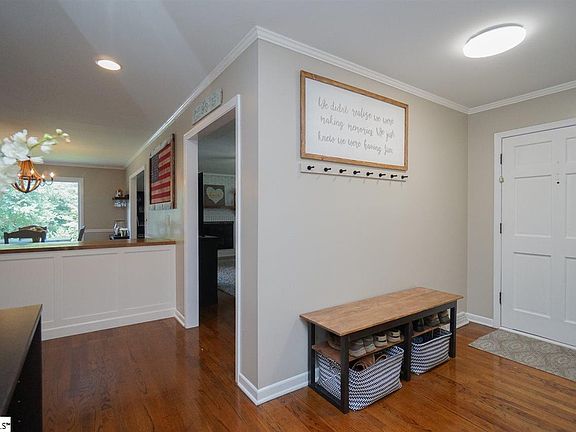 3rd image of 204 Sturbridge Dr