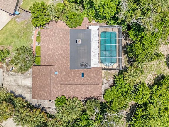 4th image of 70 Crestwood Cir