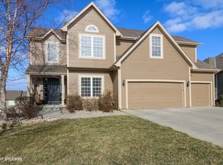 705 SW Gentry Ln, Lees Summit, MO 64081