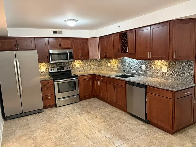 1 bed, 1077 sqft, $1,325 — Photo 1