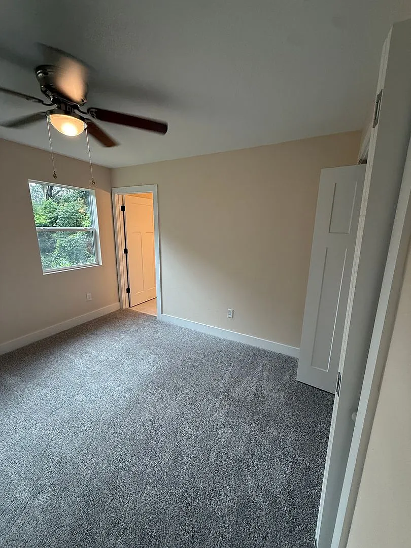 Private 1 Bed / 1 Bath in Modern 4/4 $700/Month — Photo 4