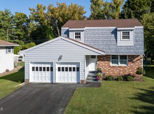 13 Par Cir, Albany, NY 12208