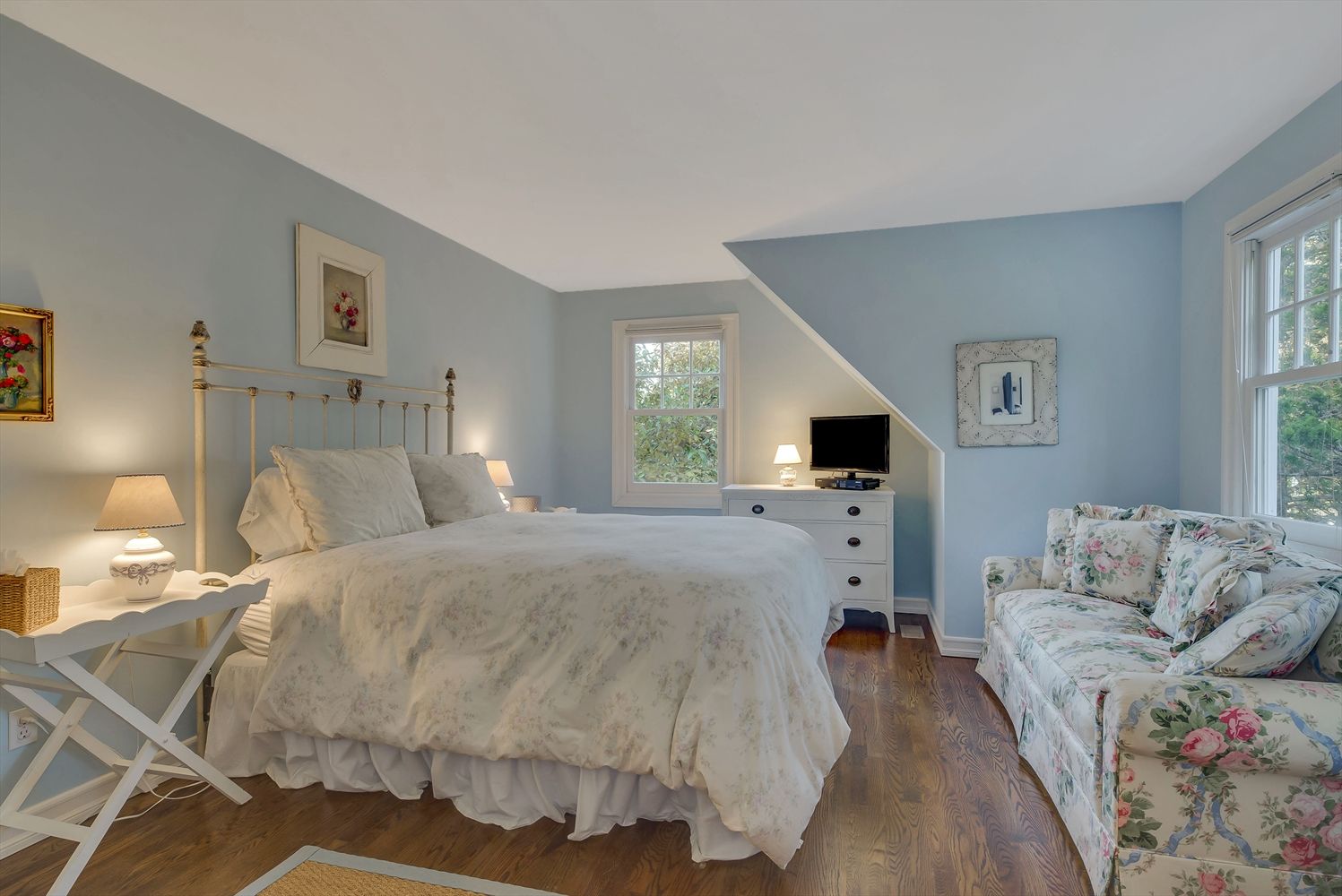 SECOND GUEST BEDROOM UPSTAIRS