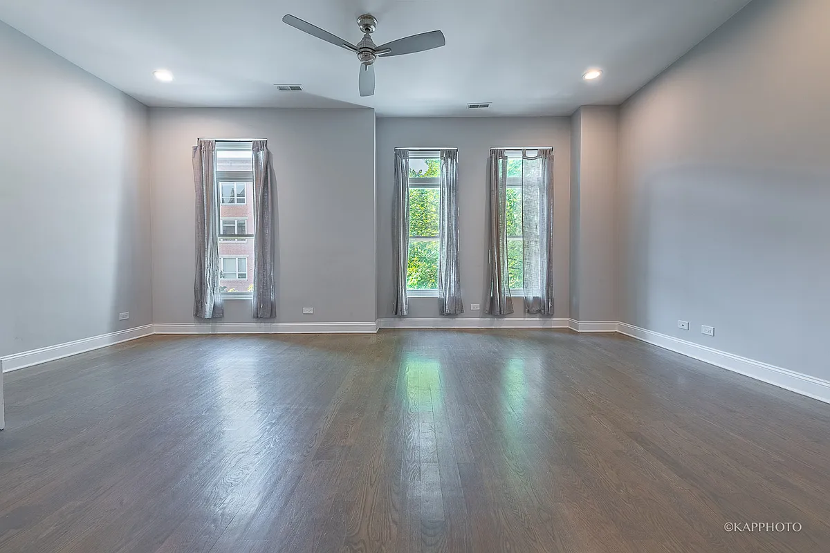 Building Photo - 1620 W Warren Blvd #2F