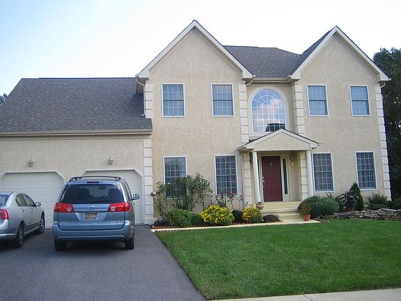 2nd image of 17 Wyeth Ln