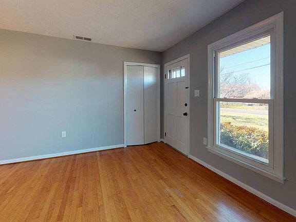 4th image of 5070 Laura Dr