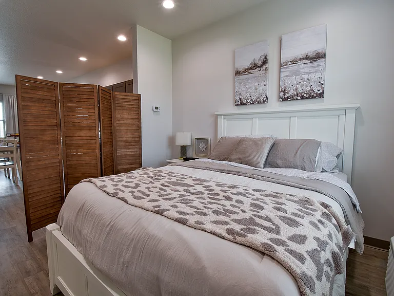 Crossroads Place Apartments — Photo 16