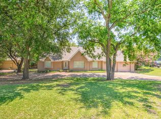 1913 Dakar Rd E, Fort Worth, TX 76116