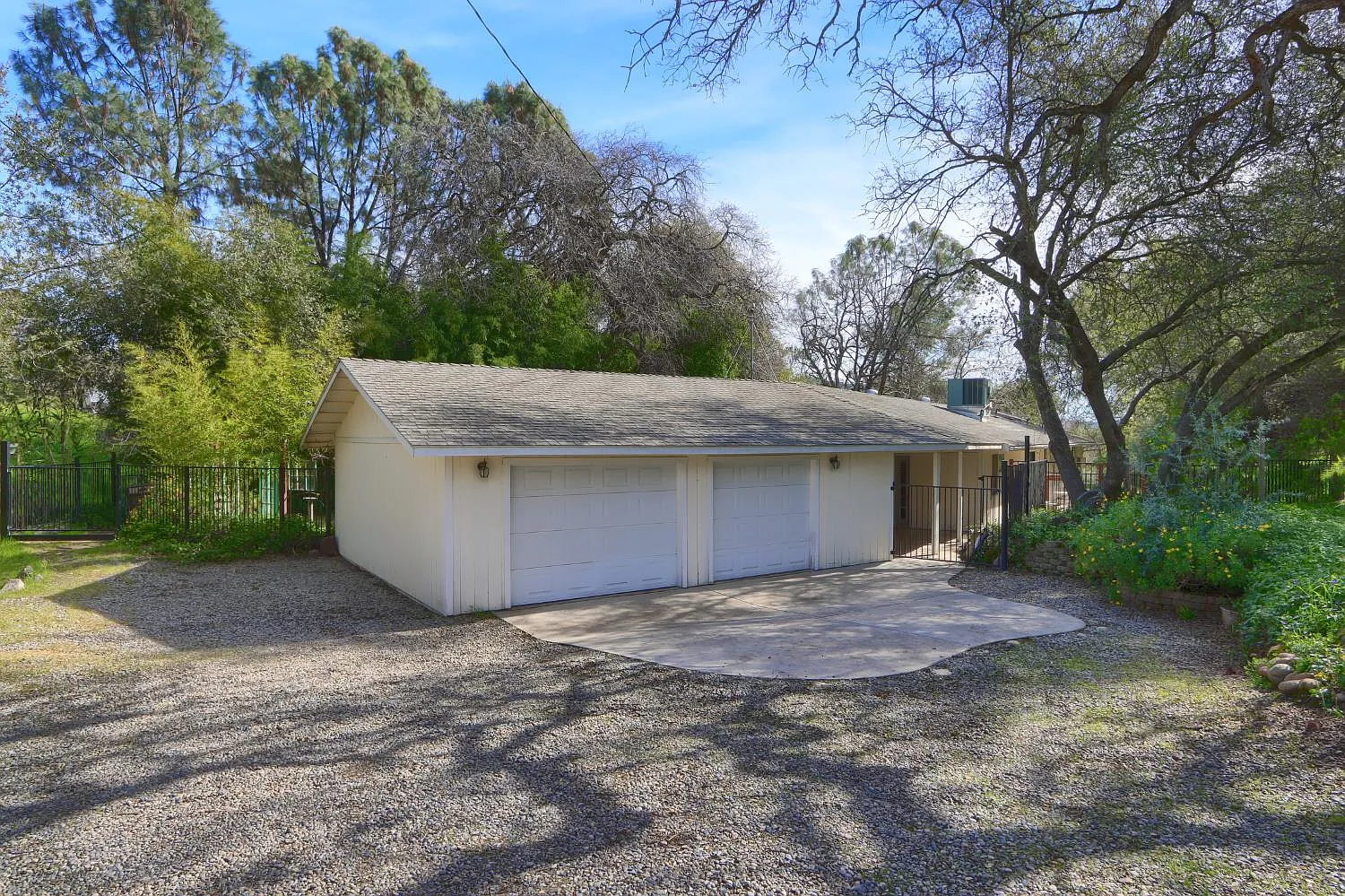 30658 Holiday Dr photo 1