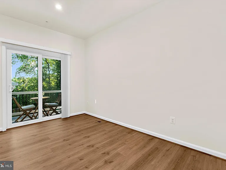 1102 Thomas Trl — Photo 16