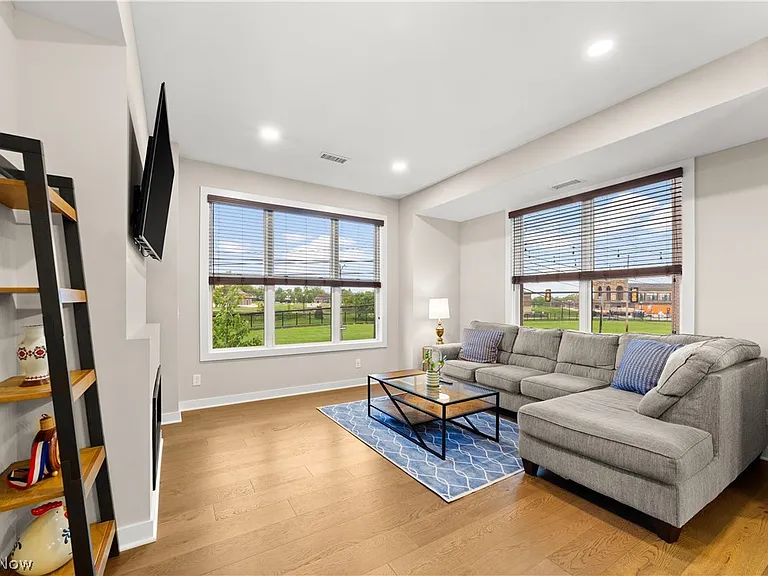 11202 N Park Pl — Photo 9