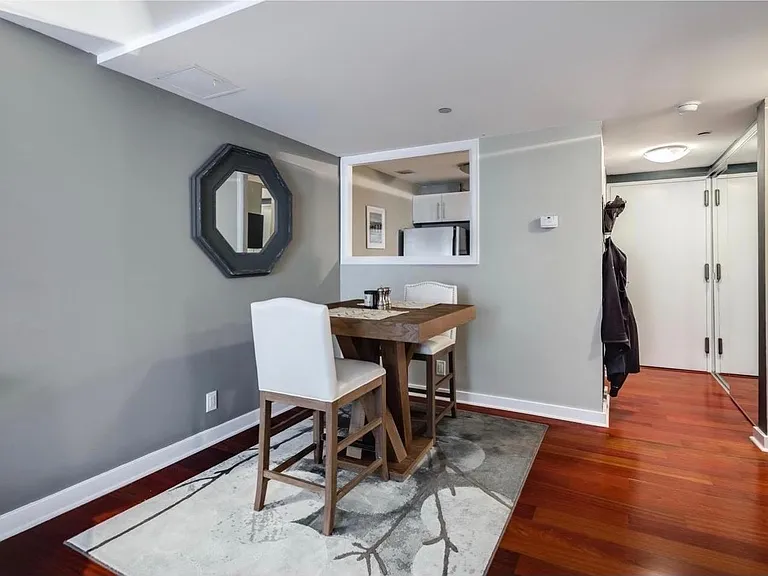 219 S 18th St #914 — Photo 5