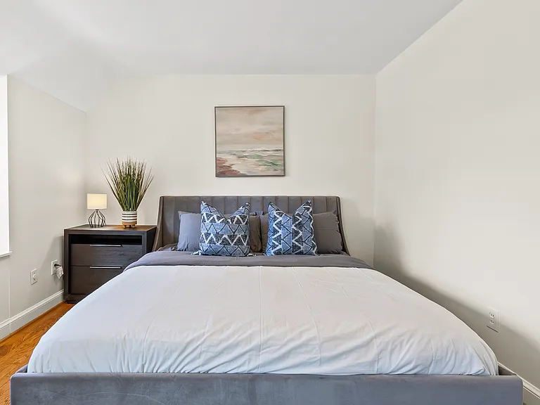 1043 N Monroe St — Photo 17