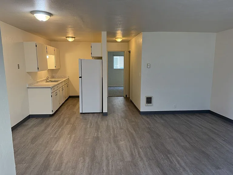 220 N Ivy St — Photo 9