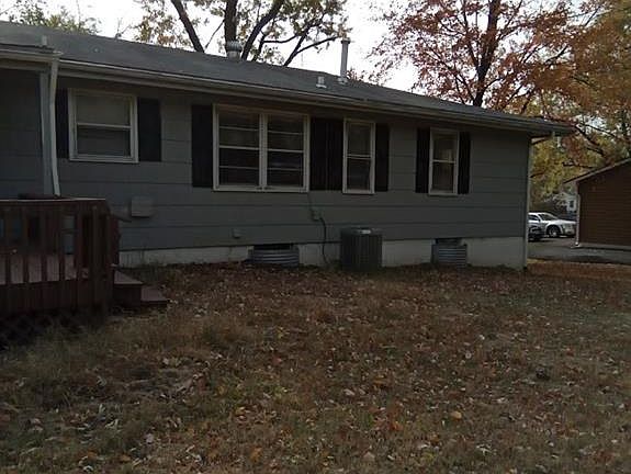 3rd image of 3200 NE 39th St
