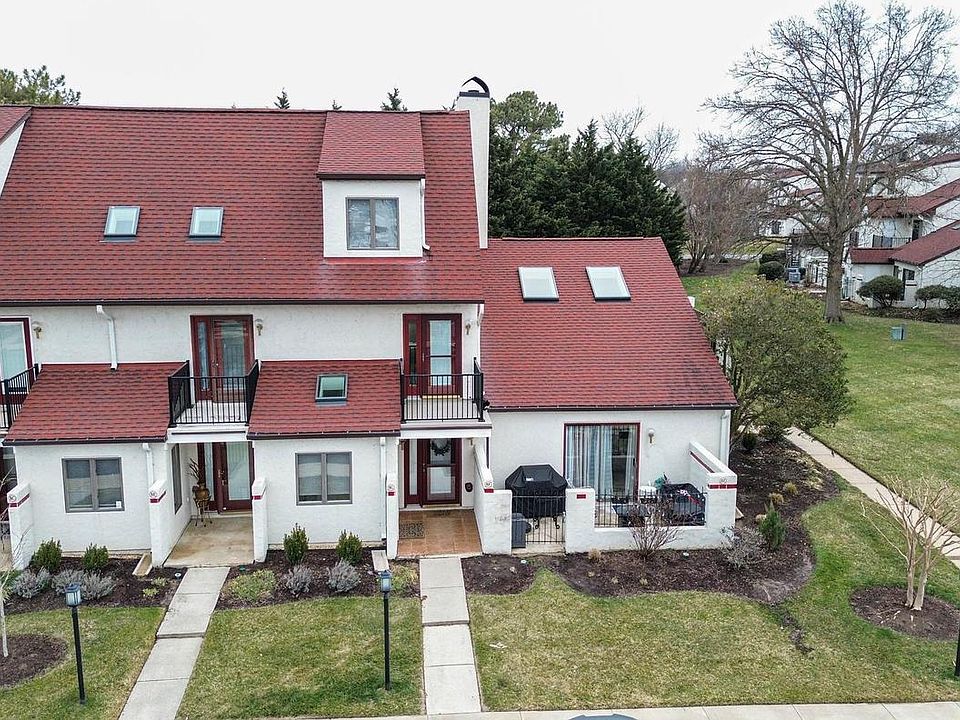 1st image of 8 Queen Victoria Way