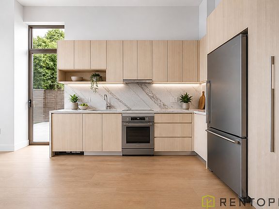 3rd image of 960 Franklin Ave #125