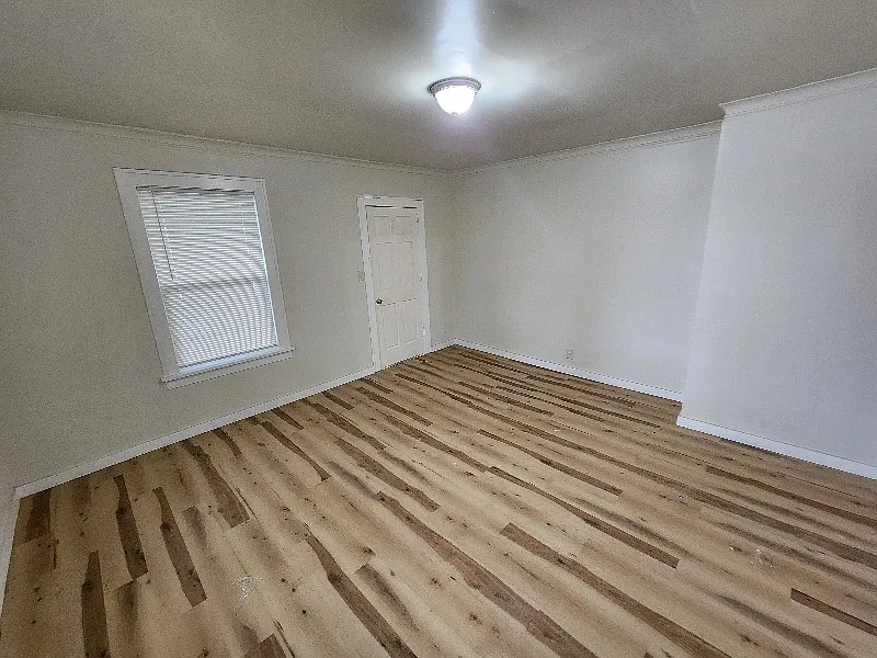 2 bed, 4248 sqft, $925 — Photo 2