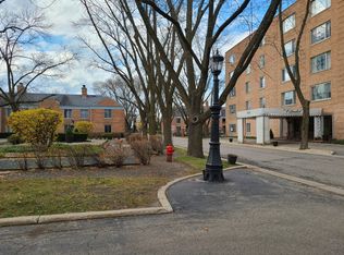 1455 Shermer Rd APT 302C, Northbrook, IL 60062