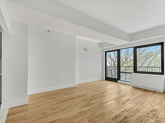 3rd image of 142 Richards St Floor 2