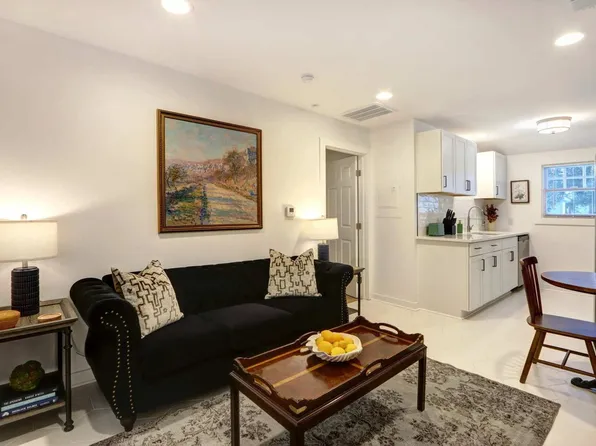 306 E Victory Dr, Savannah, GA