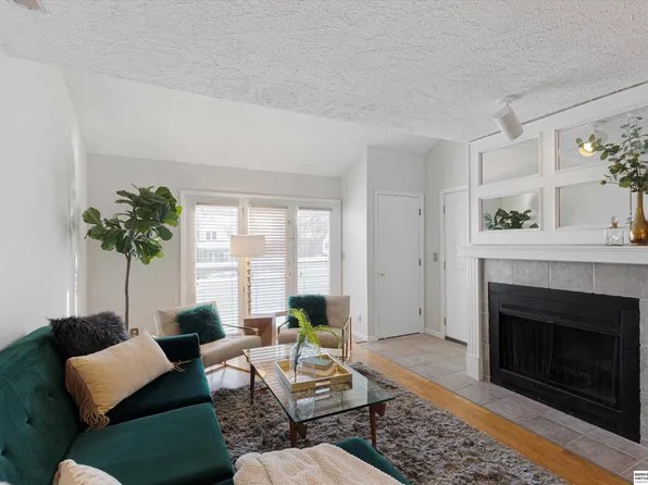 104 S 37th St APT 3, Omaha, NE 68131