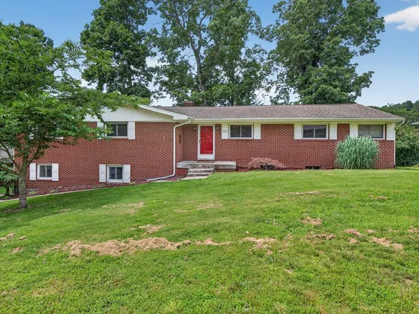 678 Dogwood Ln, Marion, VA 24354