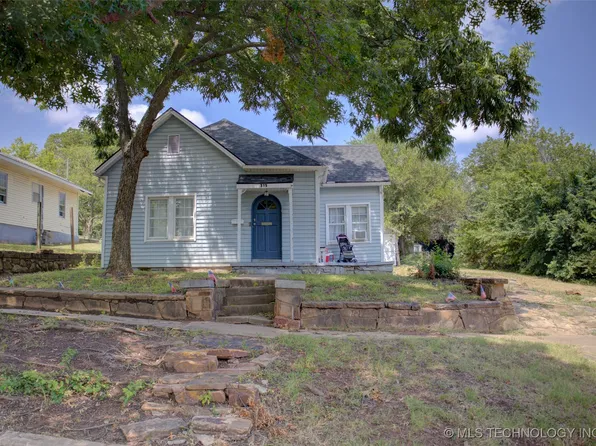 315 W 9th Ave, Bristow, OK 74010