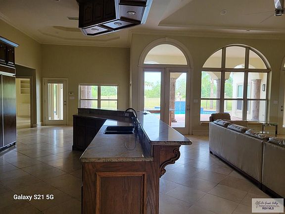 5th image of 701 Tesoro Ave