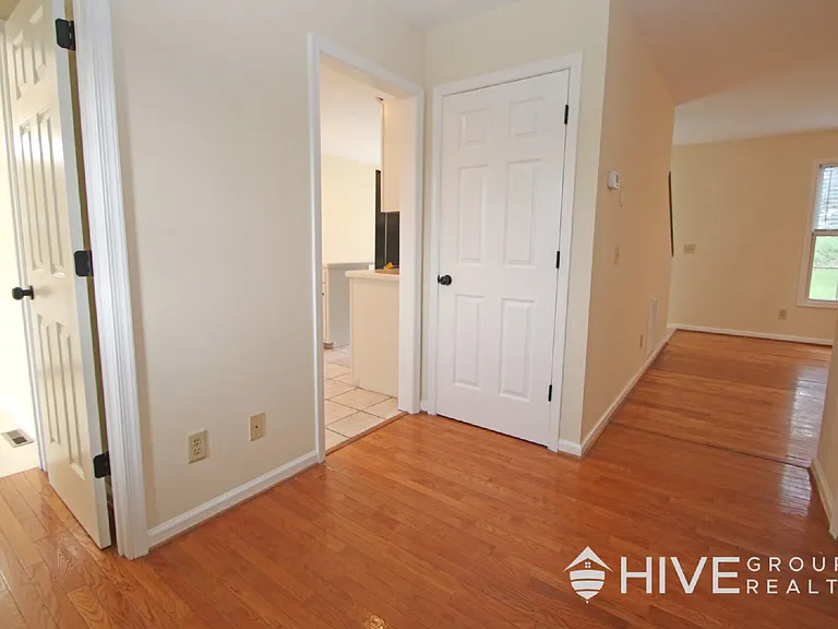 1345 Goldfinch Dr — Photo 2