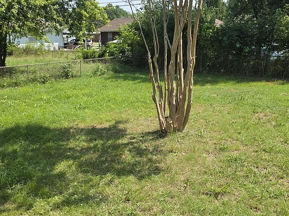 4th image of 607 N 10th St