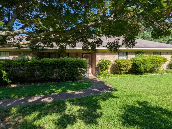 933 Federal Dr, Montgomery, AL 36107