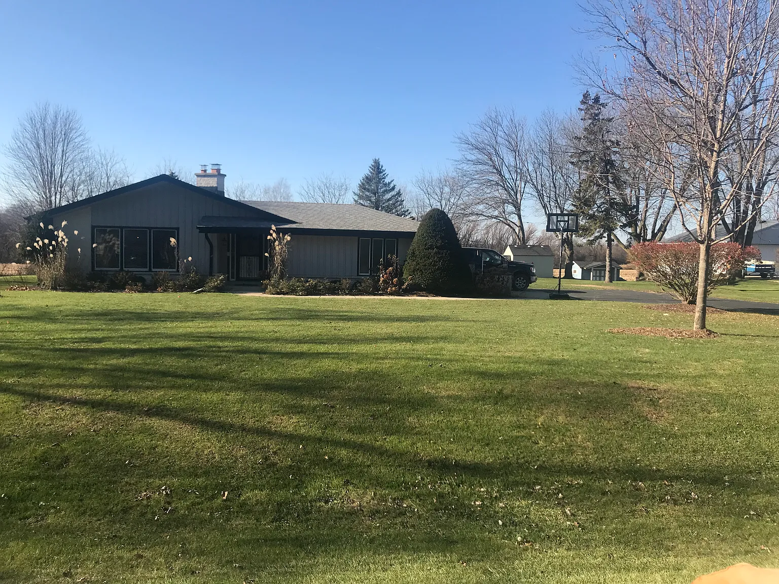 W224N4865 W View Dr photo 1