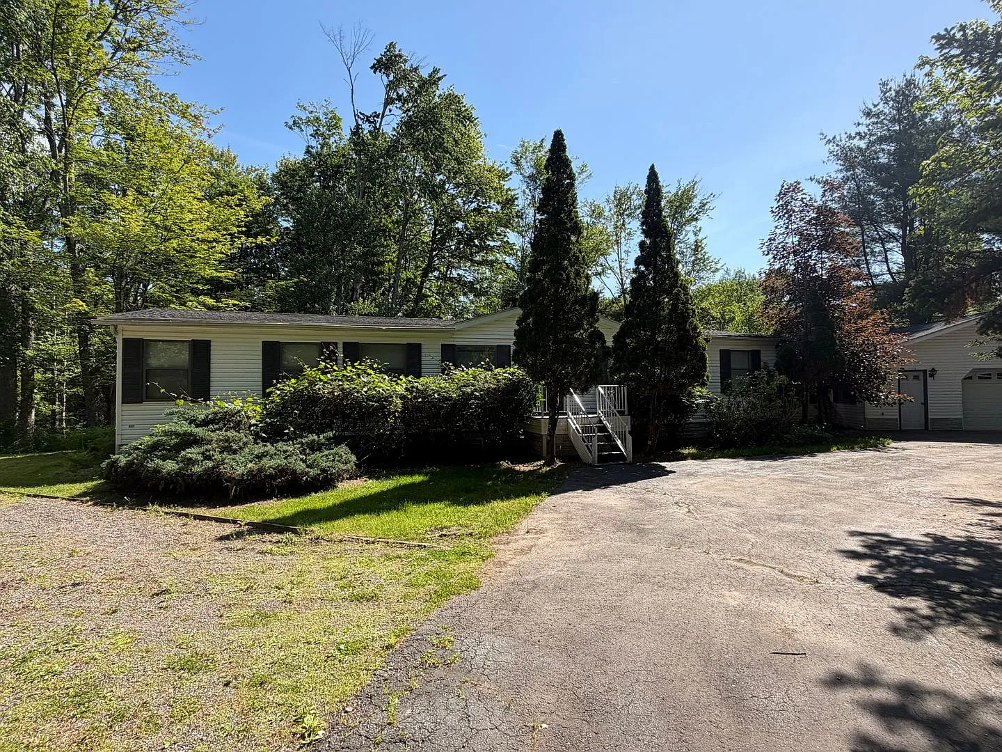 Peaceful Catskills Living | Spacious 4 Bedroom, 3 Bathroom Home in Grahamsville, NY — Photo 2