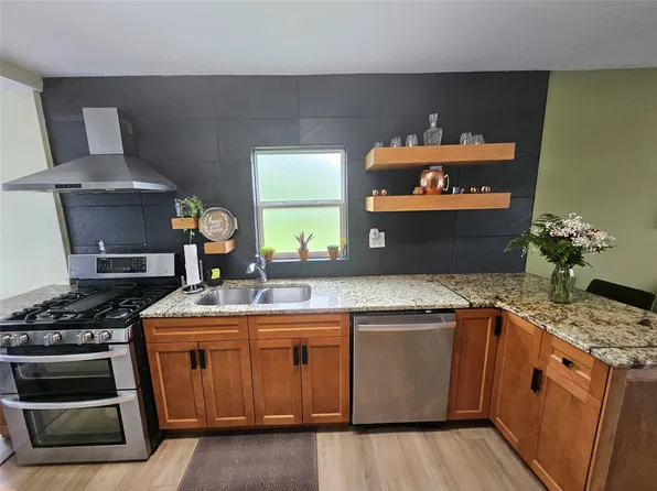 2778 NE Broadway Ave, Des Moines, IA 50317