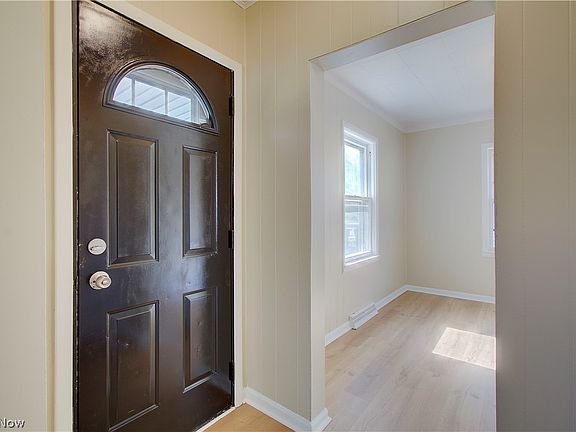 5th image of 816 Devine St