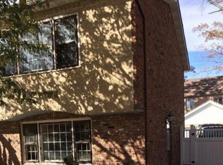 1834 Drumgoole Rd W, Staten Island, NY 10309