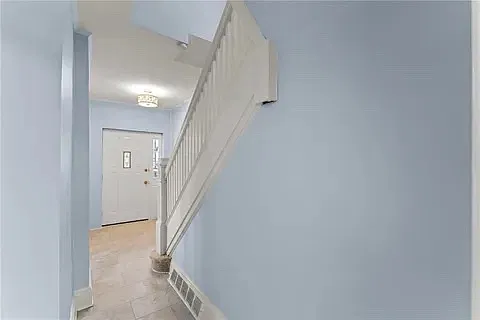 3 bed, 1.5 bath, 1620 sqft, $1,695 — Photo 2