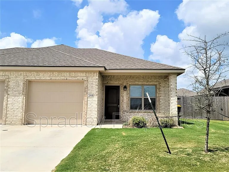 206 Juniper Dr #B — Photo 2