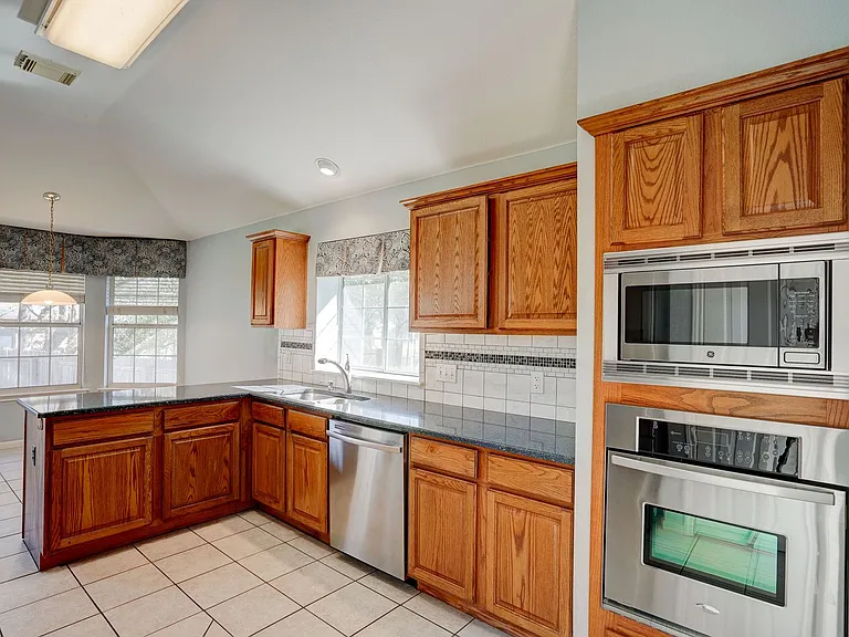 9137 Fainwood Ln — Photo 16
